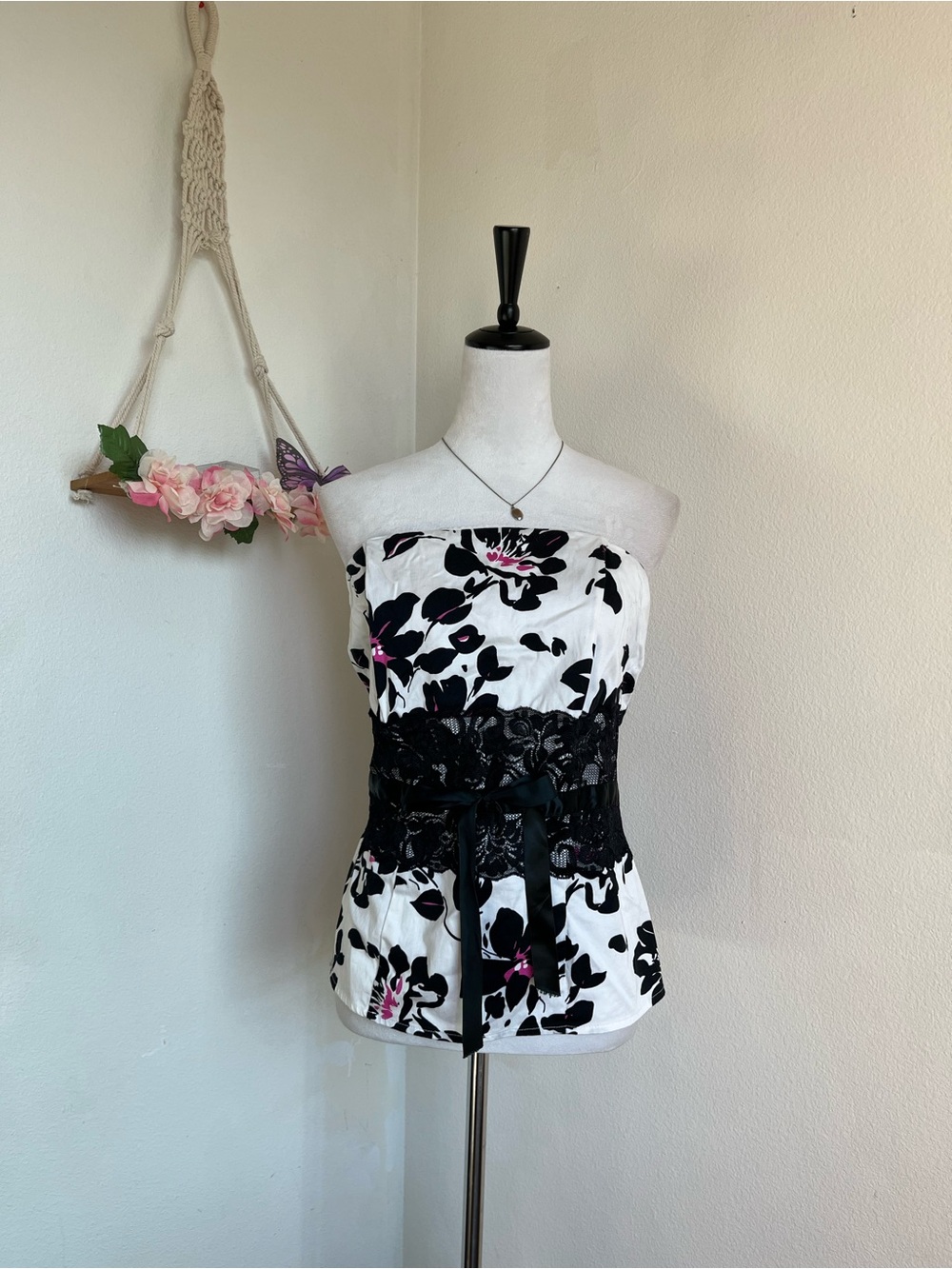 Y2K Torrid Strapless Black & White Floral Lace Waist Top size L